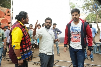 Inthalo Ennenni Vinthalo Movie Photos - 26 of 39
