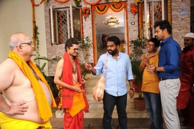 Inthalo Ennenni Vinthalo Movie Photos - 28 of 39