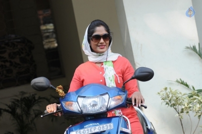 Inthalo Ennenni Vinthalo Movie Photos - 35 of 39