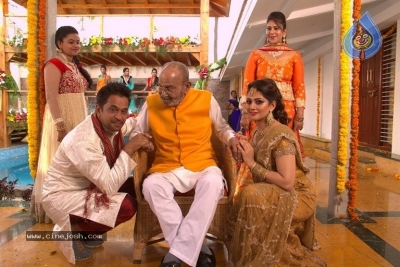 Iruvar Oppandham Movie Working Stills And Photos - 22 of 63