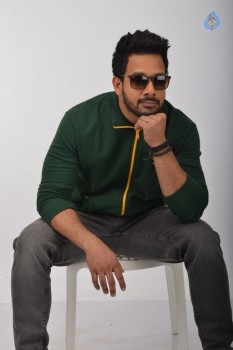 Kadaisi Bench Karthi Tamil Movie Photos - 6 of 16