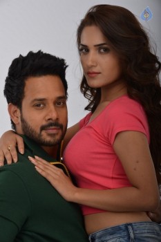 Kadaisi Bench Karthi Tamil Movie Photos - 7 of 16