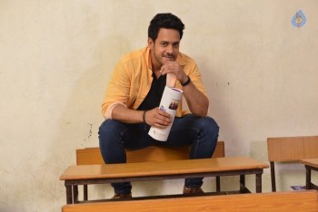 Kadaisi Bench Karthi Tamil Movie Photos - 8 of 16