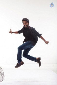 Kadavul Irukaan Kumaru Tamil Film Photos - 9 of 11
