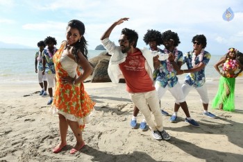 Kadavul Irukaan Kumaru Tamil Film Pics - 10 of 32