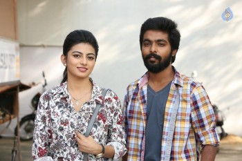 Kadavul Irukaan Kumaru Tamil Film Pics - 12 of 32