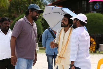 Kadavul Irukaan Kumaru Tamil Film Pics - 25 of 32