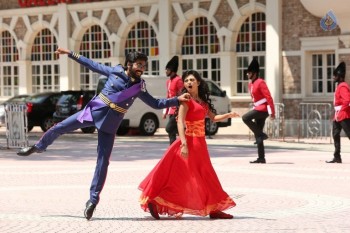 Kadavul Irukaan Kumaru Tamil Film Pics - 28 of 32