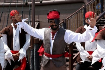 Kadavul Irukaan Kumaru Tamil Movie Photos - 8 of 18