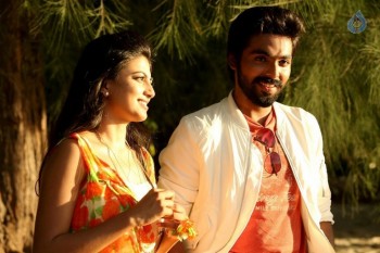 Kadavul Irukaan Kumaru Tamil Movie Photos - 12 of 18