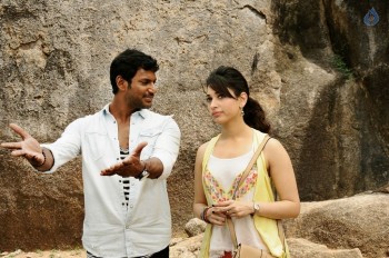 Kaththi Sandai Tamil Movie Photos - 11 of 19