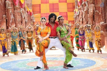 Kaththi Sandai Tamil Movie Pics - 11 of 35