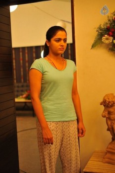 Maalai Nerathu Mayakkam Tamil Film Pics - 10 of 21