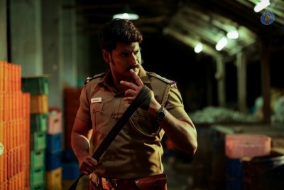 Maayavan Tamil Movie Photos - 16 of 21