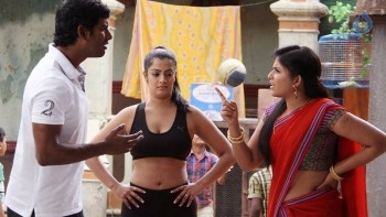 Mada Gaja Raja Tamil Film Photos - 2 of 13