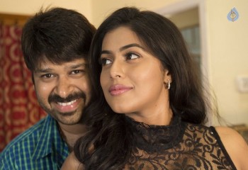 Manal Kayiru 2 Tamil Film Photos - 1 of 27