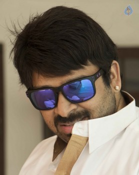 Manal Kayiru 2 Tamil Film Photos - 4 of 27