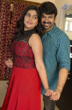 Manal Kayiru 2 Tamil Film Photos - 9 of 27