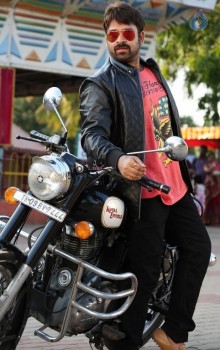 Manal Kayiru 2 Tamil Film Photos - 10 of 27