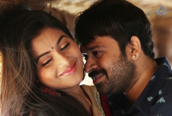 Manal Kayiru 2 Tamil Film Photos - 13 of 27