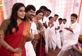 Manal Kayiru 2 Tamil Film Photos - 15 of 27