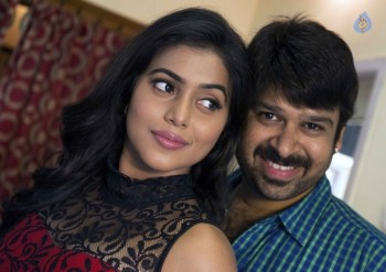Manal Kayiru 2 Tamil Film Photos - 19 of 27