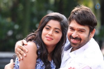 Manal Kayiru 2 Tamil Film Photos - 21 of 27