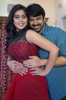 Manal Kayiru 2 Tamil Film Photos - 26 of 27