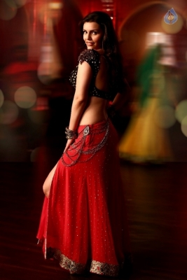 Musskan Sethi and Kyra Dutt Stills in Paiasa Vasool Movie - 12 of 15