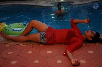 Nee Enna Maayam Seithai Tamil Film Photos - 22 of 38
