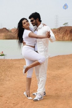 Nee Enna Maayam Seithai Tamil Film Photos - 25 of 38