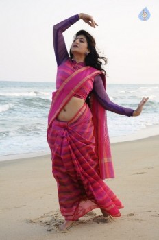 Nee Enna Maayam Seithai Tamil Film Photos - 31 of 38
