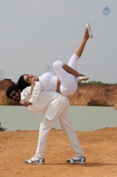Nee Enna Maayam Seithai Tamil Film Photos - 32 of 38