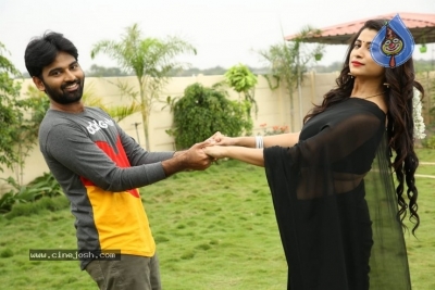 Neekai Abhisarikanai Movie Stills - 4 of 5