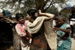 Nerungi Vaa Muthamidathe Tamil Movie Stills - 122 of 108