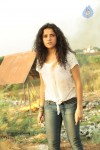 Nerungi Vaa Muthamidathe Tamil Movie Stills - 34 of 108