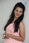 Nerungi Vaa Muthamidathe Tamil Movie Stills - 73 of 108