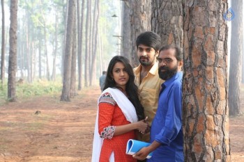 Oka Manasu Movie Stills and Posters - 4 of 48