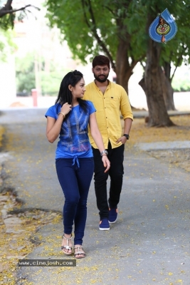 Padipoya Nee Maayalo Movie Photos - 2 of 5