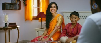 Pelli Choopulu Movie Photos - 1 of 18