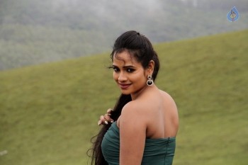 Priyamudan Priya Tamil Film Photos - 10 of 48