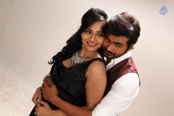 Priyamudan Priya Tamil Film Photos - 15 of 48