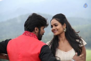 Priyamudan Priya Tamil Film Photos - 36 of 48