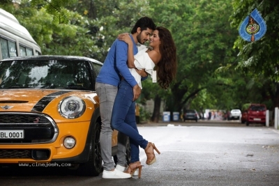 Pyaar Prema Kaadhal Poster and Photos - 4 of 6