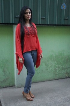 Rajavin Paarvai Raniyin Pakkam Tamil Film Photos - 23 of 35