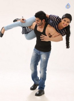 Rajavin Paarvai Raniyin Pakkam Tamil Film Photos - 37 of 35