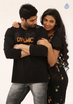 Rajavin Paarvai Raniyin Pakkam Tamil Film Photos - 24 of 35