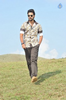 Right Right Movie Photos - 2 of 18
