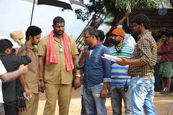 Right Right Movie Photos - 6 of 18