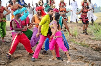 Sakalakala Vallavan Film Song Photos - 9 of 20